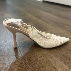 Never worn! Perfect for wedding / bridal era!